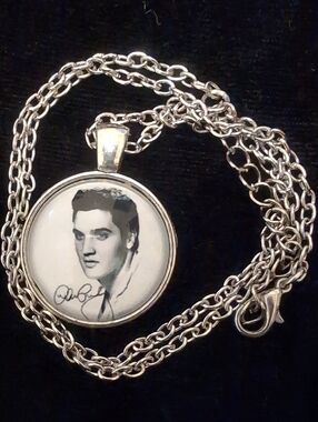 Round Silver Elvis Portrait Pendant Necklace